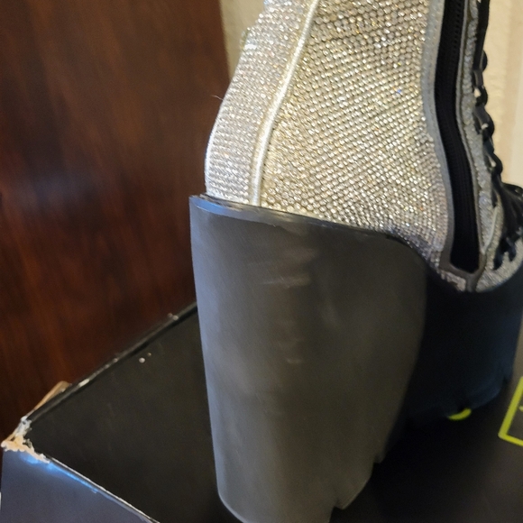 New - Club Exx Crystal Traitor Boots Size 6 - Picture 5 of 5